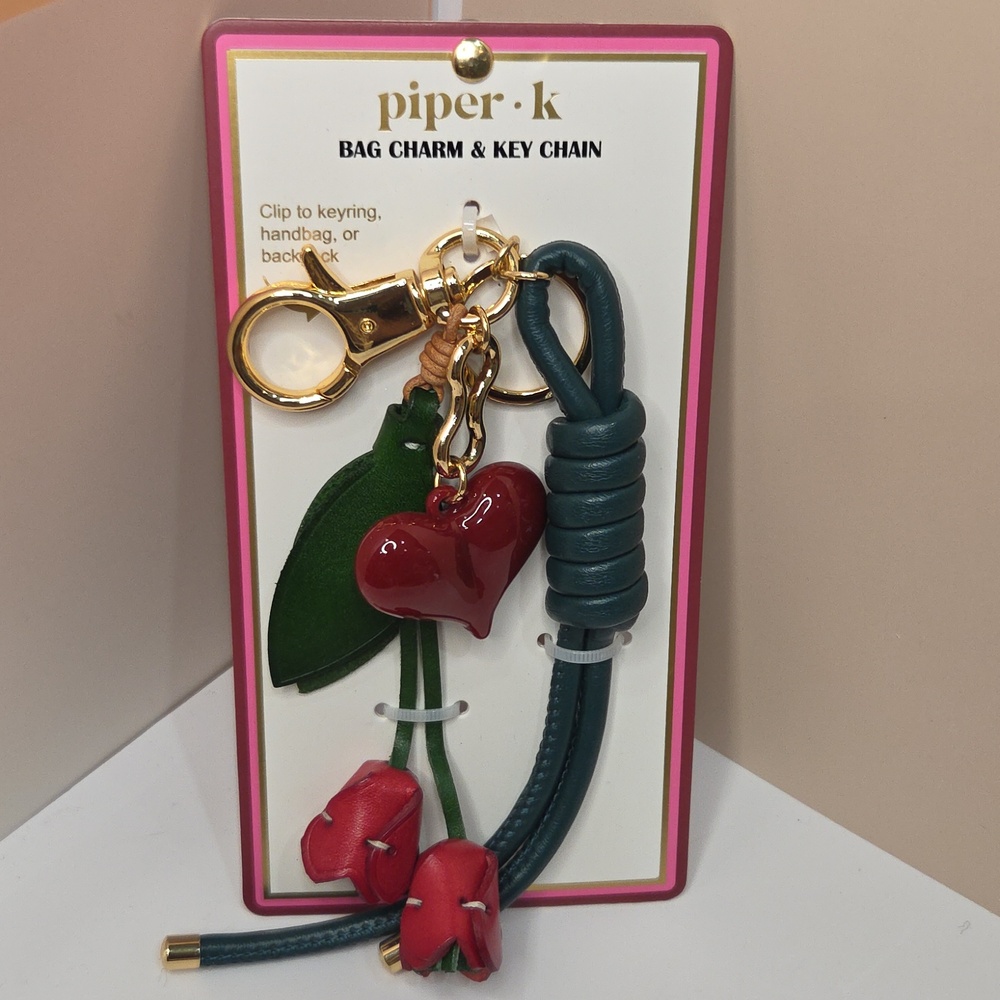 ❤️▪️Piper K▪️ Beautiful Bag Charm Key Chain with flowers, heart